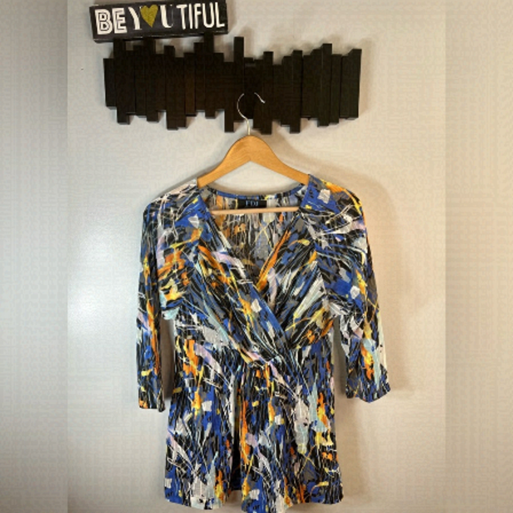 FDJ Paint Splatter V Neck Faux Wrap Top 3/4 Sleeves Lightweight Size Small